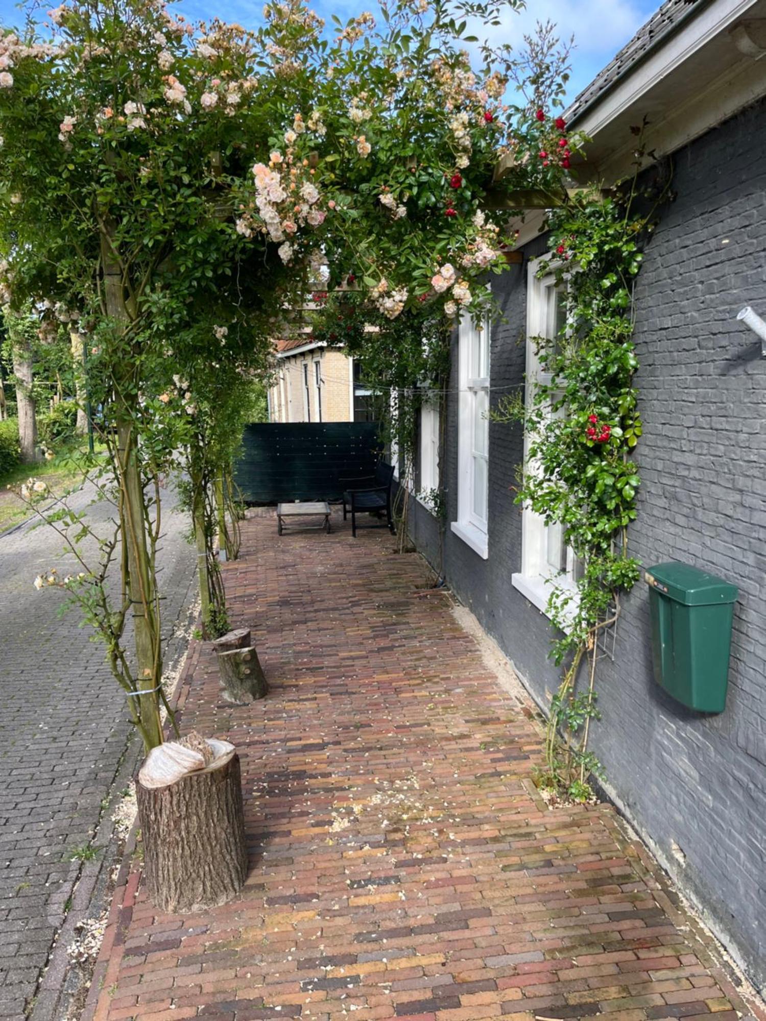 Apartamento Hus Fan Eartiids Huns Exterior foto
